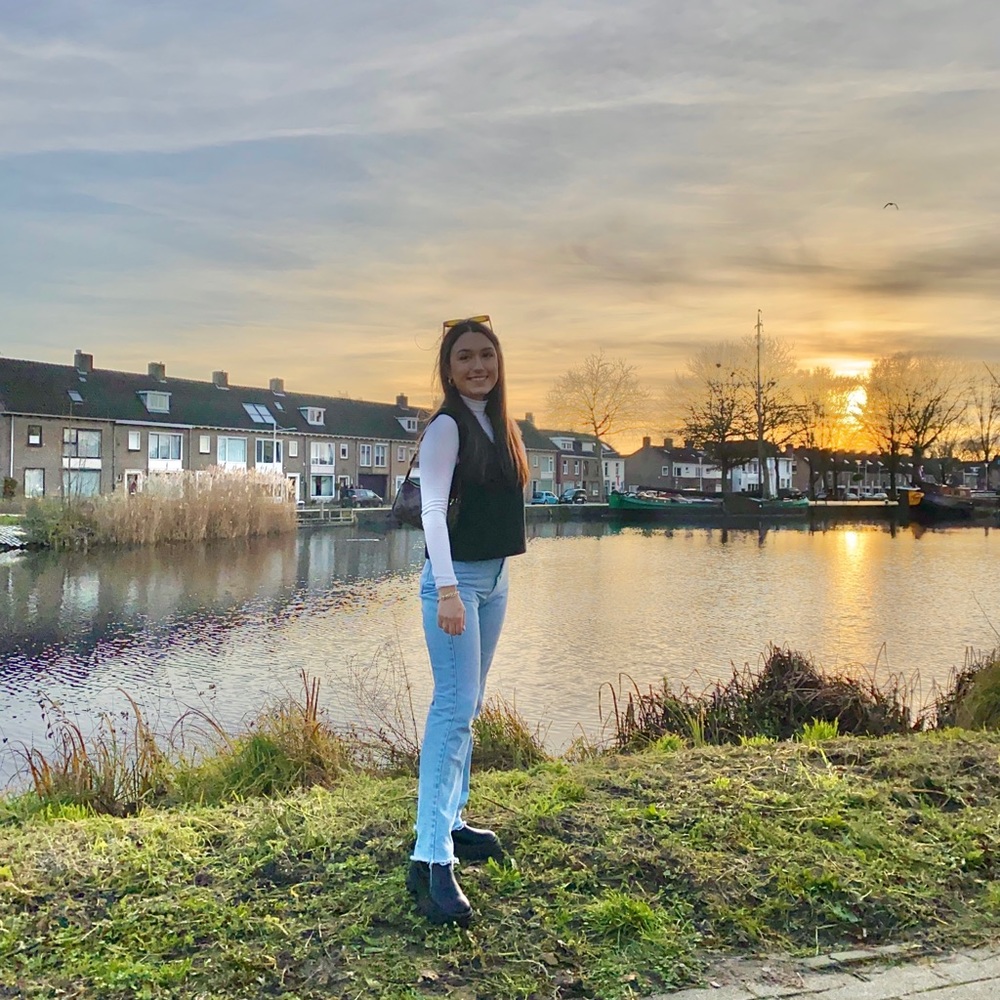 Meet your Posher, Alicia